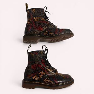 Dr. Martens UK6 US8 Doc England MIE Rare Vintage Black Graffiti 1460 Boots 8 Eye